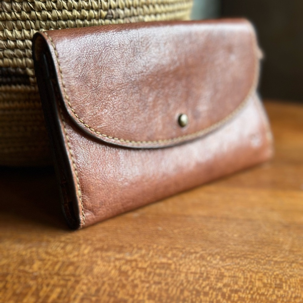 Frye Cognac Brown Leather Fold-Over Wallet - Picture 2 of 16